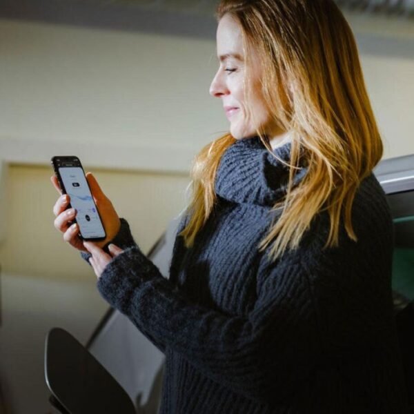 Easee One 7.4 KW Smart EV Charger - Image 3